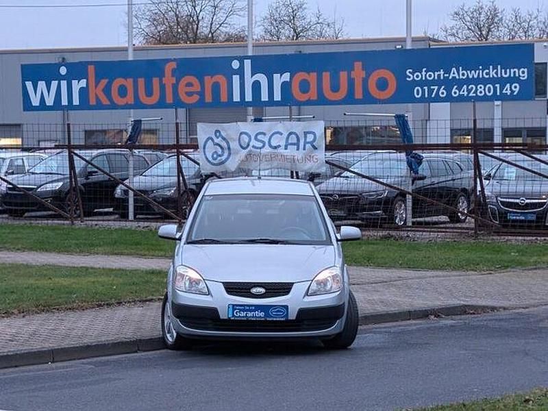 Gebraucht Kia Rio Spirit 111 PS (81 kW) 2009 Silber Kleinwagen