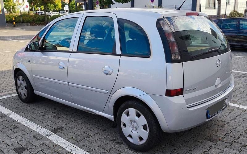 Silber Gebraucht 2007 Opel Meriva Van / Kleinbus | 3.900 € (Teuer) - Bild 1/4