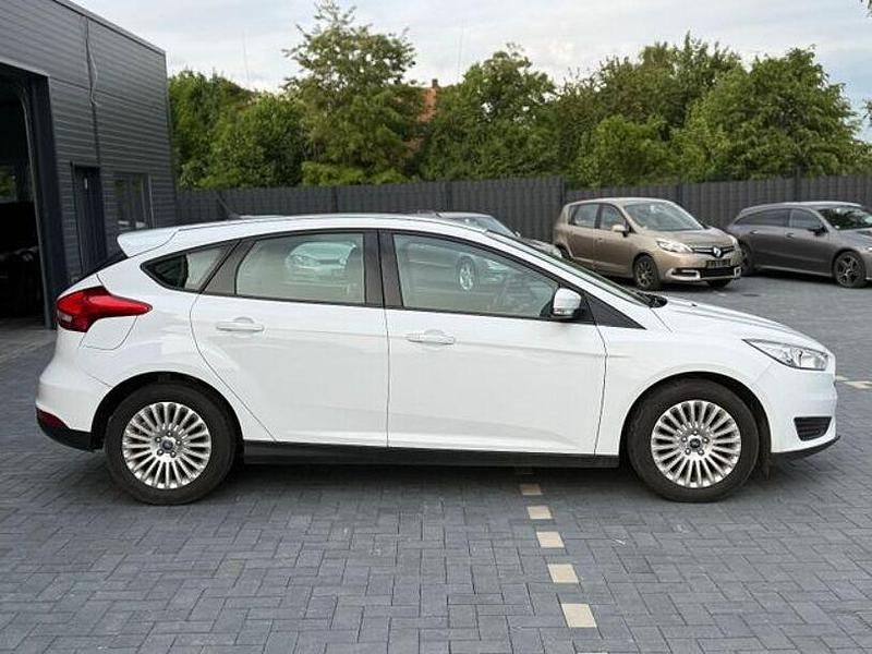 Gebraucht Ford Focus Trend 101 PS (74 kW) 2018 Weiß Limousine