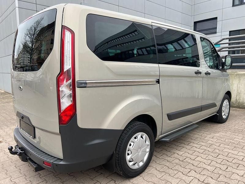 Gebraucht Ford Tourneo 155 PS (114 kW) 2015 Silber Van / Kleinbus