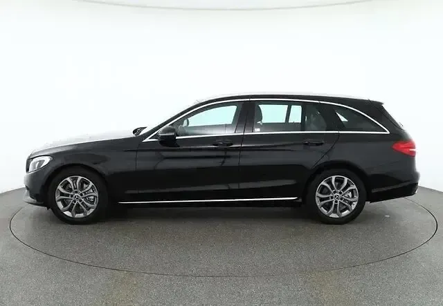 Gebraucht Mercedes C180 Avantgarde 156 PS (114 kW) 2017 Obsidianschwarz Kombi