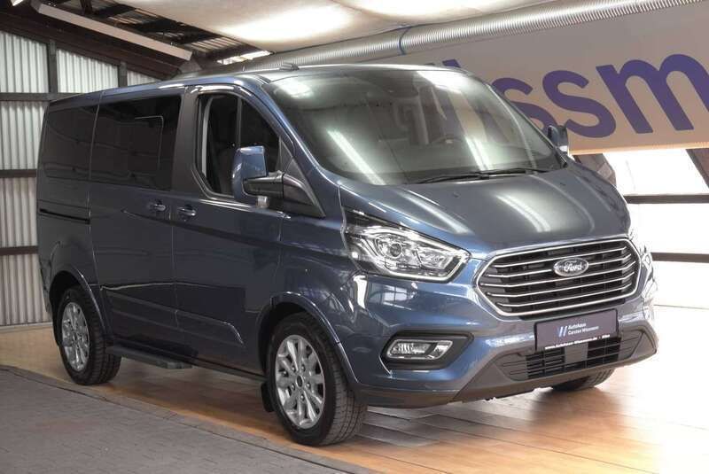 Blue metallic Gebraucht 2023 Ford Tourneo Titanium Kombi | 37.975 € (Guter Preis) - Bild 1/4
