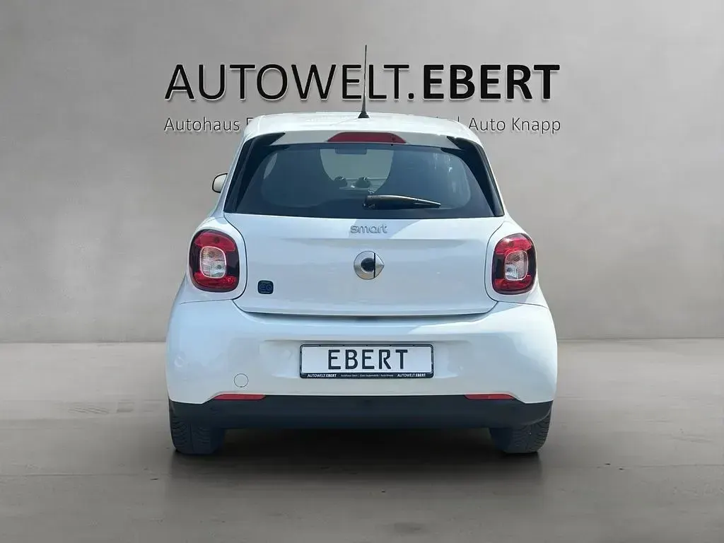 Gebraucht Smart ForFour Electric Drive Passion 60 kW (82 PS) 2021 White / white Limousine