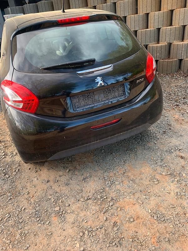 Gebraucht Peugeot 208 80 PS (58 kW) 2013 Schwarz Kleinwagen