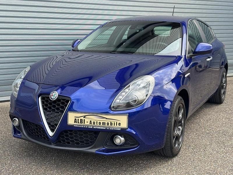 Blau Gebraucht 2016 Alfa Romeo Giulietta Super Kleinwagen | 8.999 € (Fairer Preis) - Bild 1/4