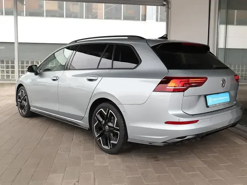 Gebraucht VW Golf VIII R-line 150 PS (110 kW) 2025 Oyster silver metallic Kombi