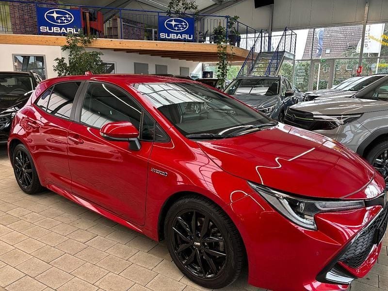 Rot Gebraucht 2019 Toyota Corolla Hybrid Club Limousine | 17.600 € (Fairer Preis) - Bild 1/4