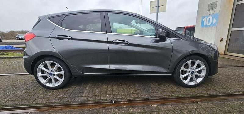 Gebraucht Ford Fiesta Titanium 125 PS (91 kW) 2018 Grau Kleinwagen