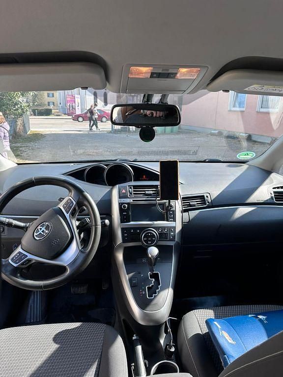 Gebraucht Toyota Verso 150 PS (110 kW) 2015 Grau Van / Kleinbus