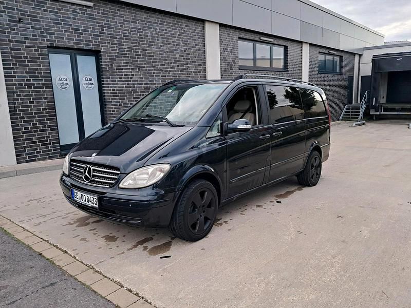 Schwarz Gebraucht 2004 Mercedes Viano Van / Kleinbus | 6.500 € (Guter Preis) - Bild 1/4