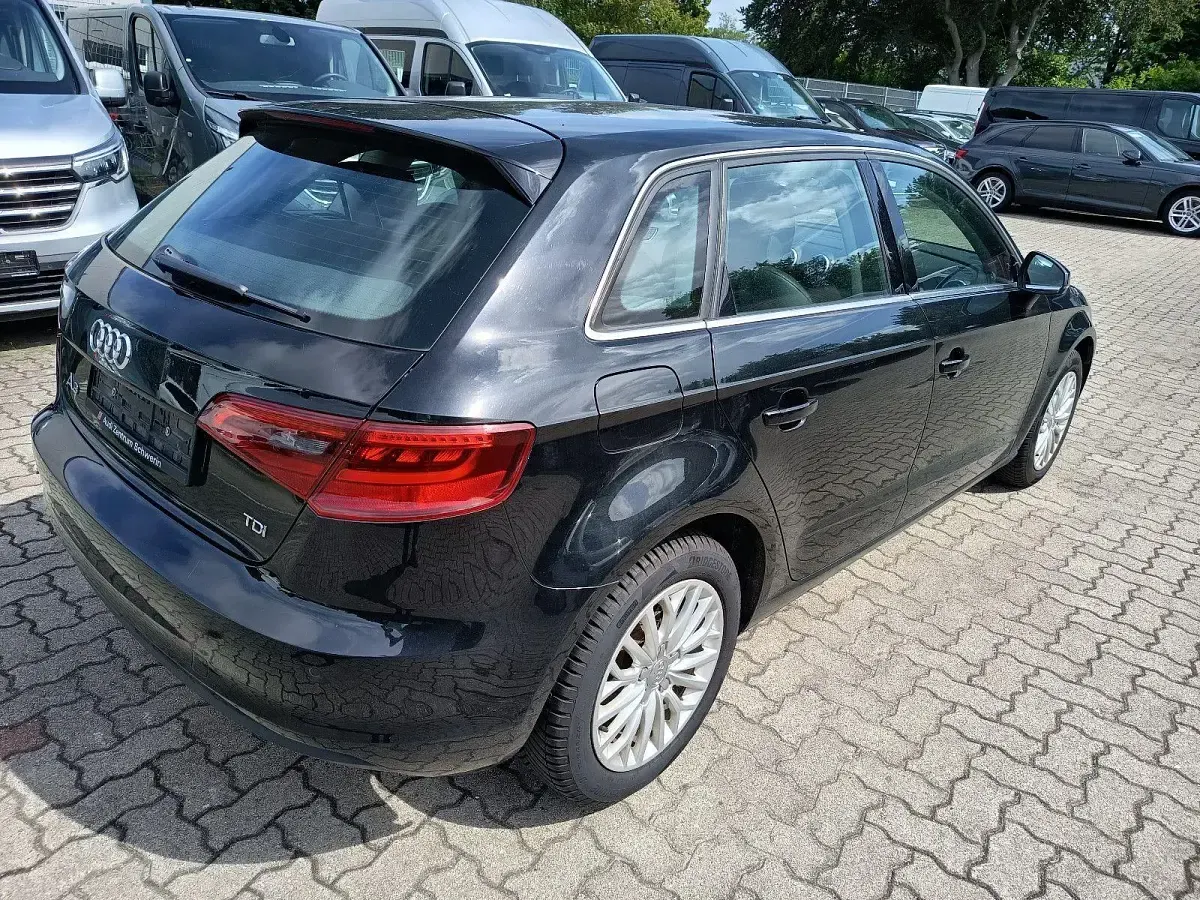 Gebraucht Audi A3 Ambiente 110 PS (80 kW) 2015 Schwarz Kombi