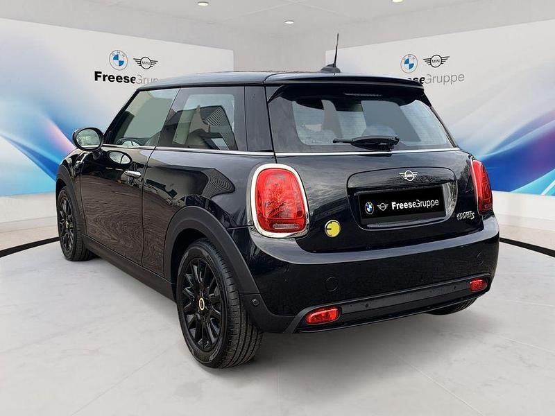 Gebraucht Mini Cooper SE 135 kW (184 PS) 2023 Schwarz Kleinwagen
