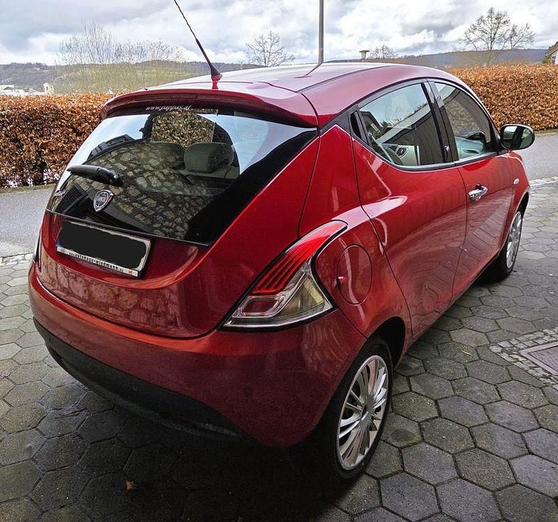 Gebraucht Lancia Ypsilon Gold 69 PS (50 kW) 2013 Rot Kleinwagen
