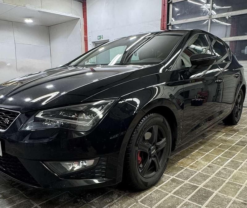 Schwarz Gebraucht 2015 Seat Leon FR Limousine | 8.750 € (Guter Preis) - Bild 1/4