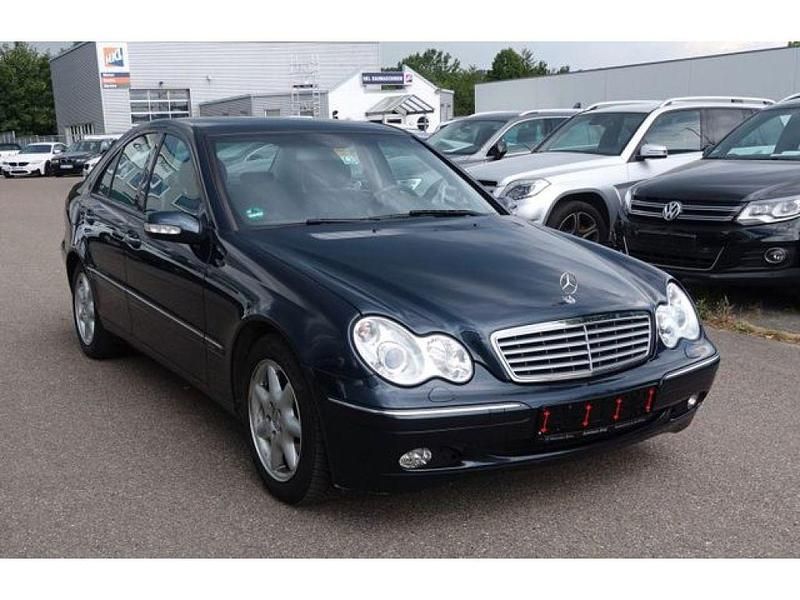 Smaragdschwarz (metallic) Gebraucht 2003 Mercedes C240 Limousine | 2.499 € (Fairer Preis) - Bild 1/4