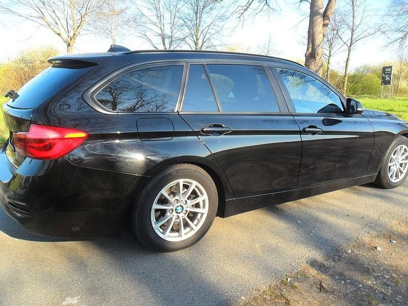 Używany BMW 320 Advantage 190 KM (139 kW) 2018 Czarny Kombi