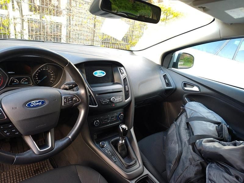 Gebraucht Ford Focus 125 PS (91 kW) 2017 Silber Kombi