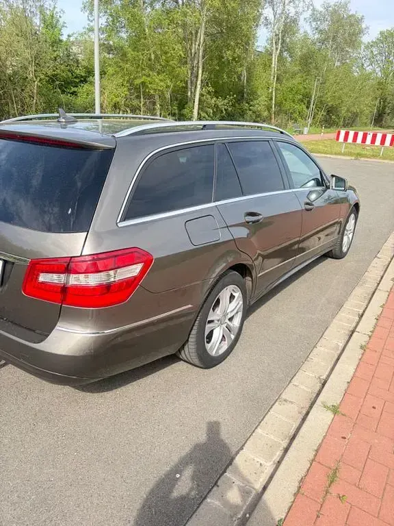 Second-hand Mercedes E300 Elegance 204 CP (150 kW) 2013 Gri Berlinǎ