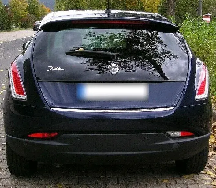 Usata Lancia Delta 165 CV (121 kW) 2011 Nero Utilitaria