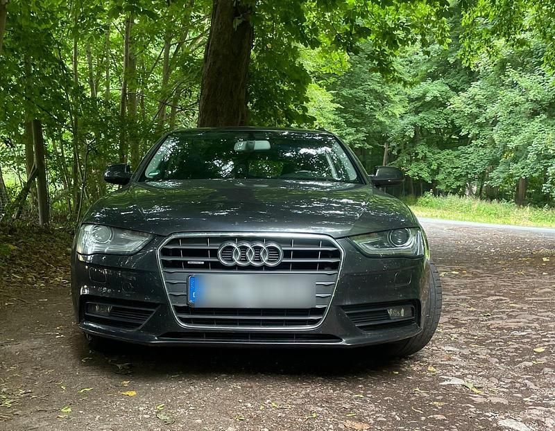Grau Gebraucht 2013 Audi A4 Kombi | 11.111 € (Fairer Preis) - Bild 1/4