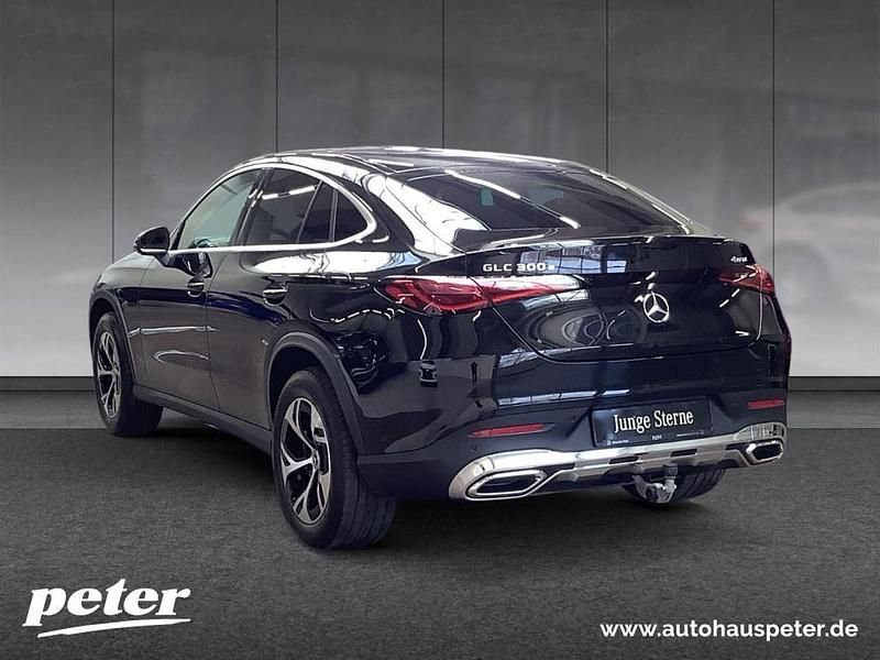 Gebraucht Mercedes GLC300e Advanced 313 PS (230 kW) 2024 Metalliclack obsidianschwarz Coupé
