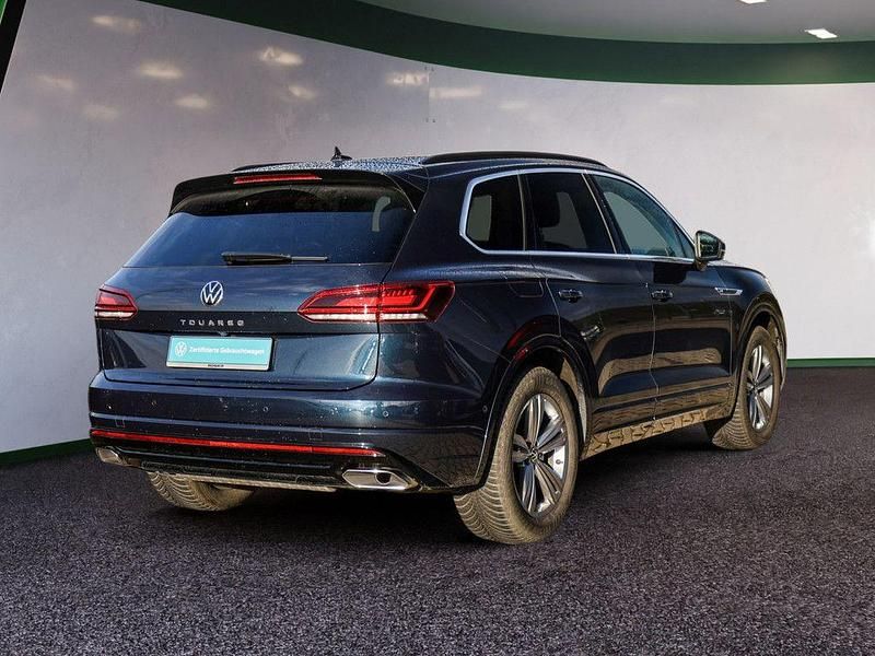 Gebraucht VW Touareg R-line 231 PS (169 kW) 2023 Blau / meloe blue kristalleffekt (metallic) SUV
