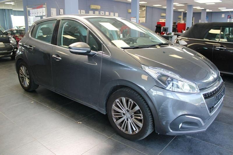 Grau Gebraucht 2017 Peugeot 208 Allure Kleinwagen | 8.480 € (Fairer Preis) - Bild 1/4