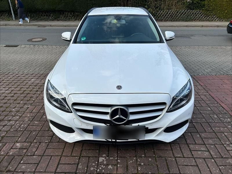 Gebraucht Mercedes C180 156 PS (114 kW) 2018 Weiß Kombi