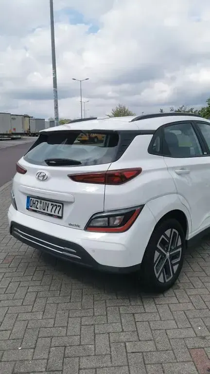 Gebraucht Hyundai Kona 100 kW (136 PS) 2021 Weiß SUV