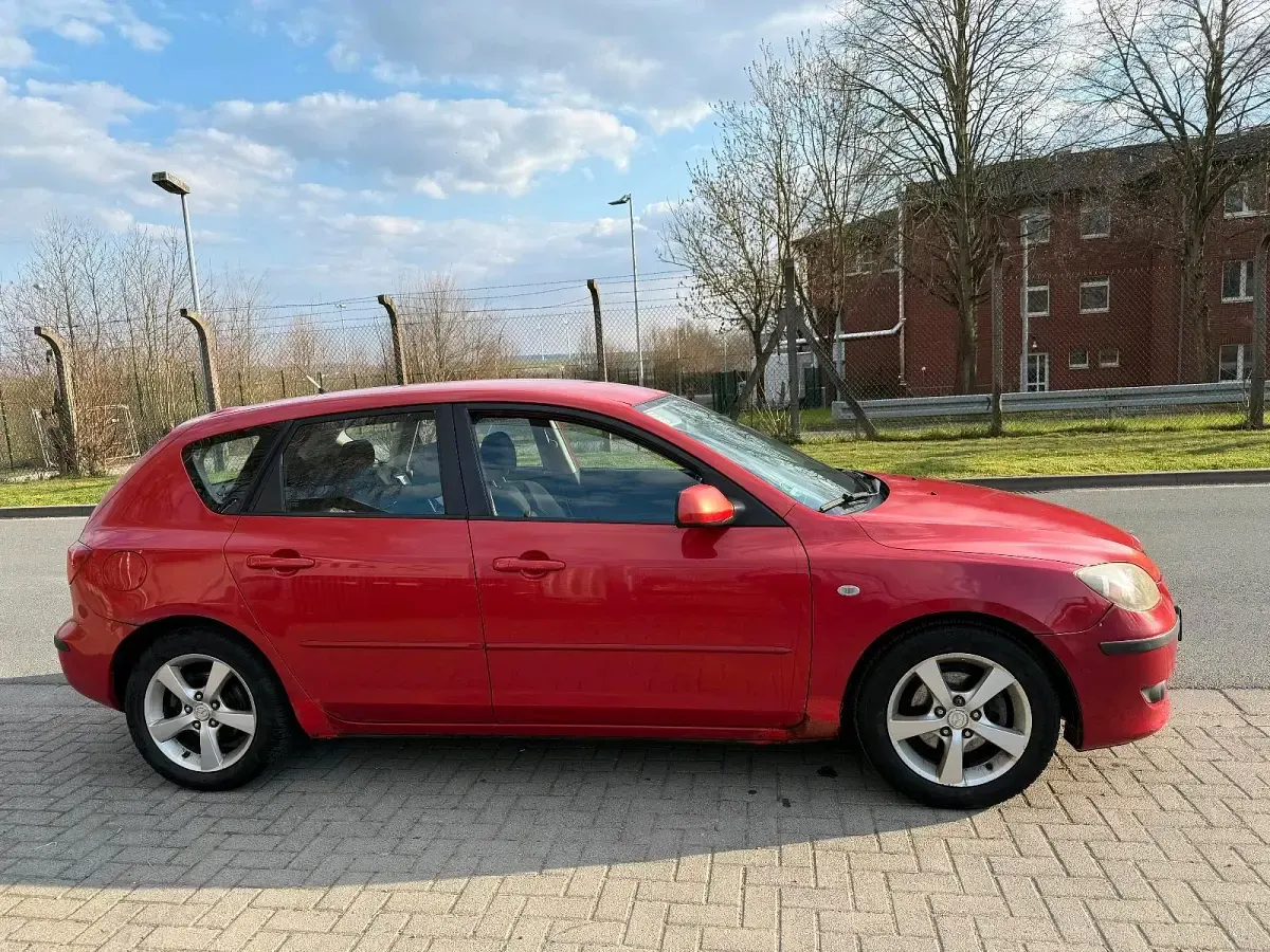 Gebraucht Mazda 3 105 PS (77 kW) 2003 Rot Kleinwagen