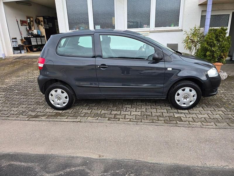 Gebraucht VW Fox Basis 54 PS (39 kW) 2006 Grau Kleinwagen