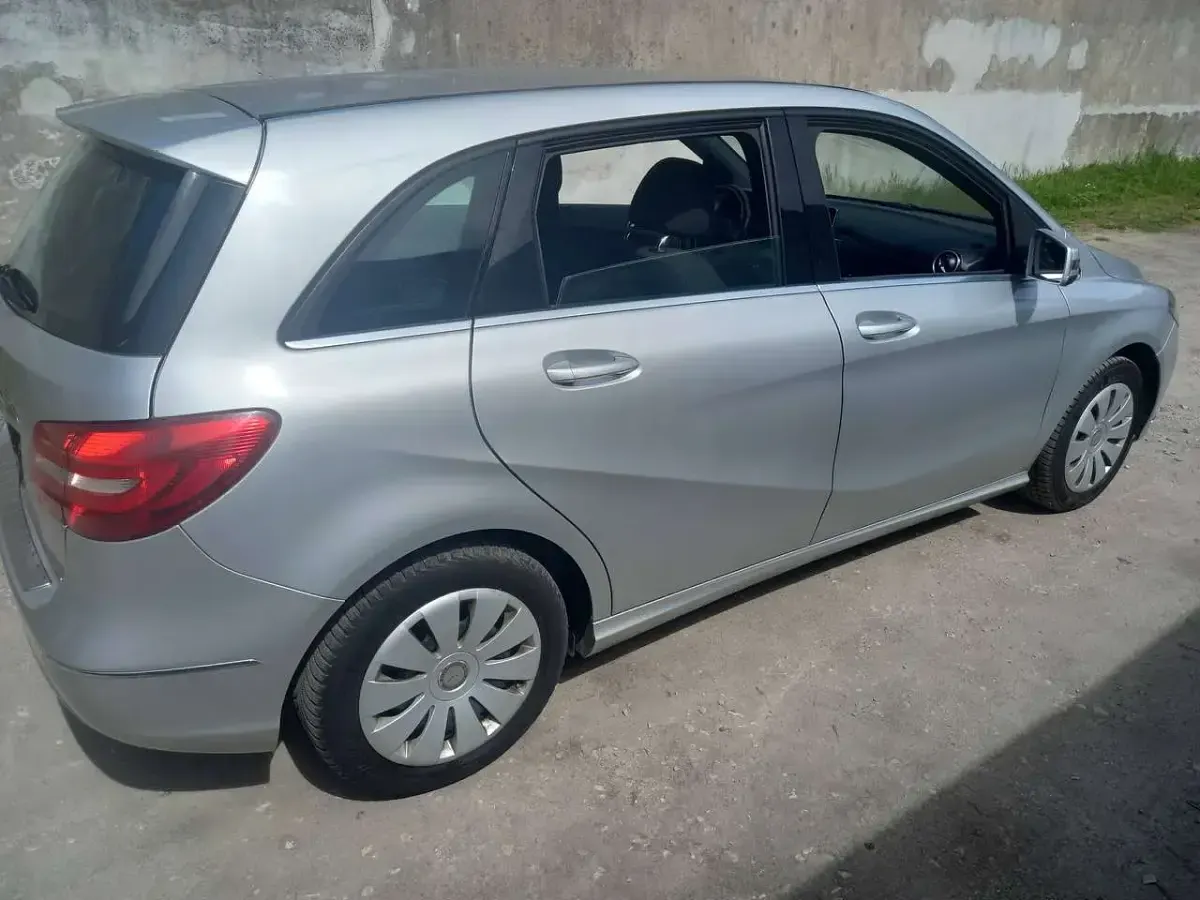 Gebraucht Mercedes B180 109 PS (80 kW) 2014 Silber Kleinwagen