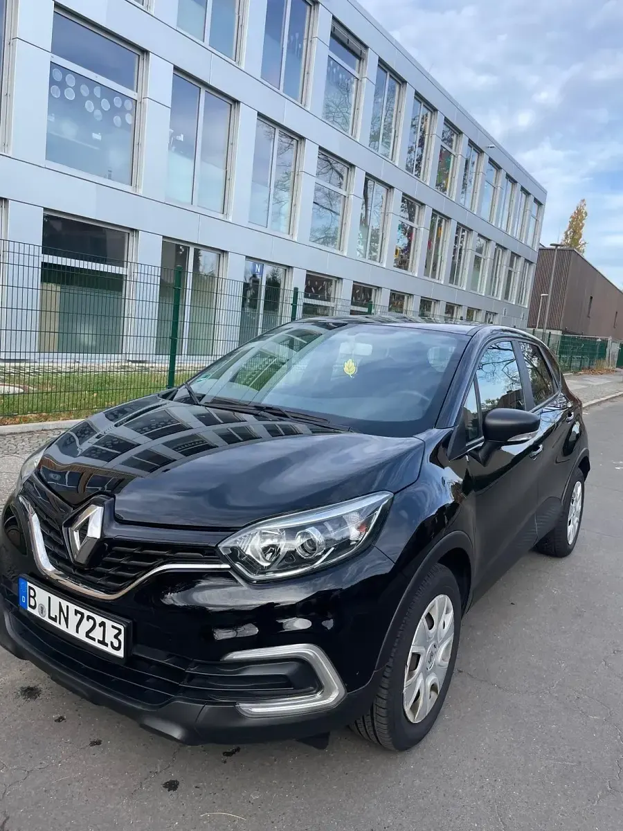 Używany Renault Captur Life 90 KM (66 kW) 2017 Czarny SUV