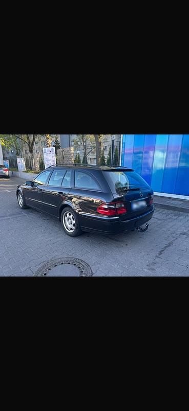 Second-hand Mercedes E220 150 CP (110 kW) 2004 Negru Break