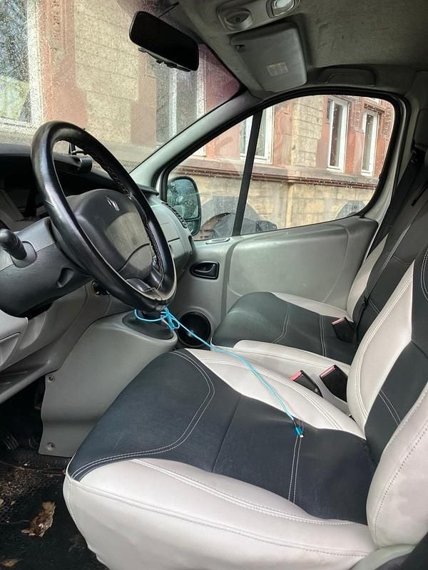 Second-hand Renault Trafic 101 CP (74 kW) 2003 Argintiu Monovolum