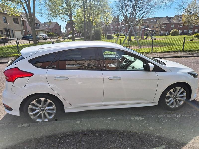 Usata Ford Focus ST 250 CV (183 kW) 2017 Bianco Berlina