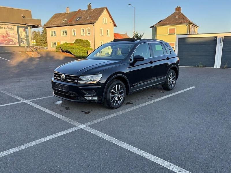 Schwarz Gebraucht 2017 VW Tiguan Comfortline SUV | 16.499 € (Fairer Preis) - Bild 1/4