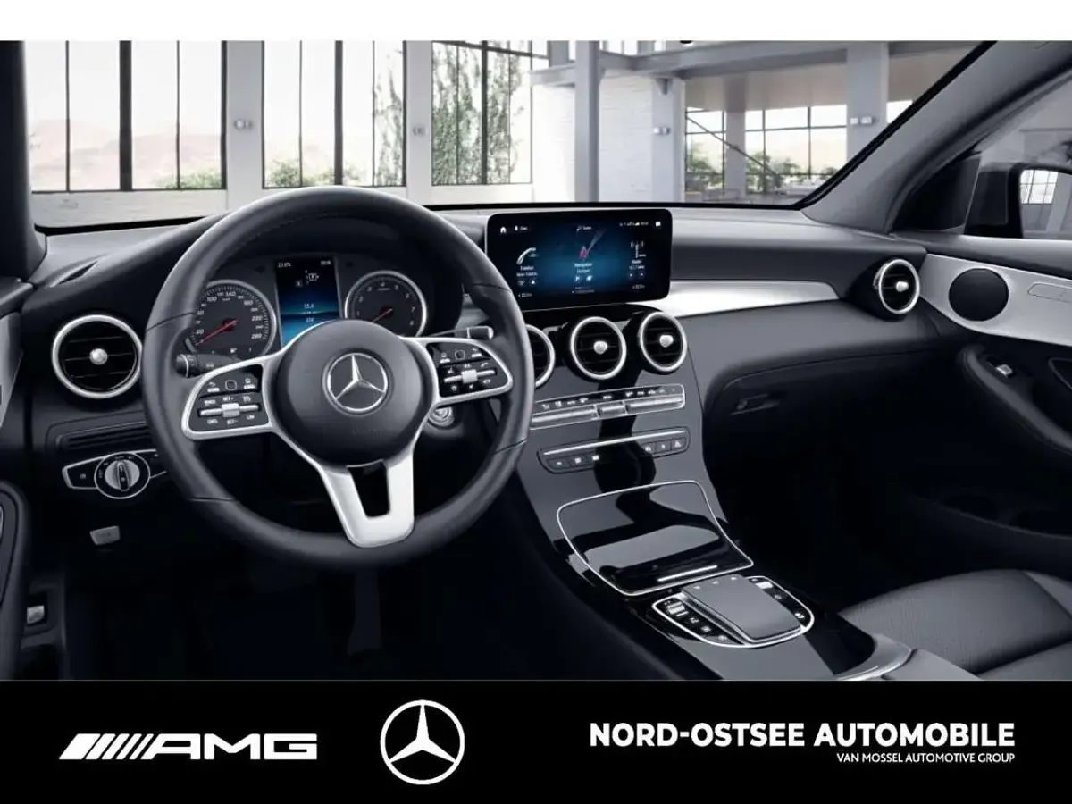 Gebraucht Mercedes GLC200 197 PS (144 kW) 2022 Schwarz SUV