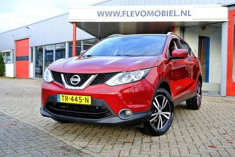 Rot Gebraucht 2015 Nissan Qashqai 360º SUV | 11.450 € (Etwas zu teuer) - Bild 1/4