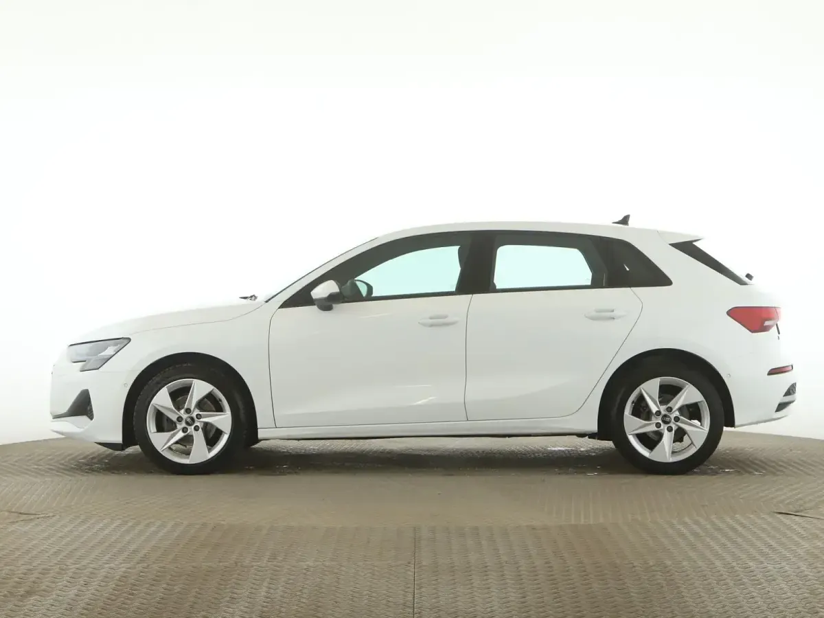 Gebraucht Audi A3 Advanced 116 PS (85 kW) 2025 Arkonaweiß Limousine