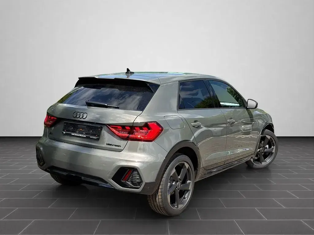 Neu Audi A1 Sport 150 PS (110 kW) 2026 Grau SUV