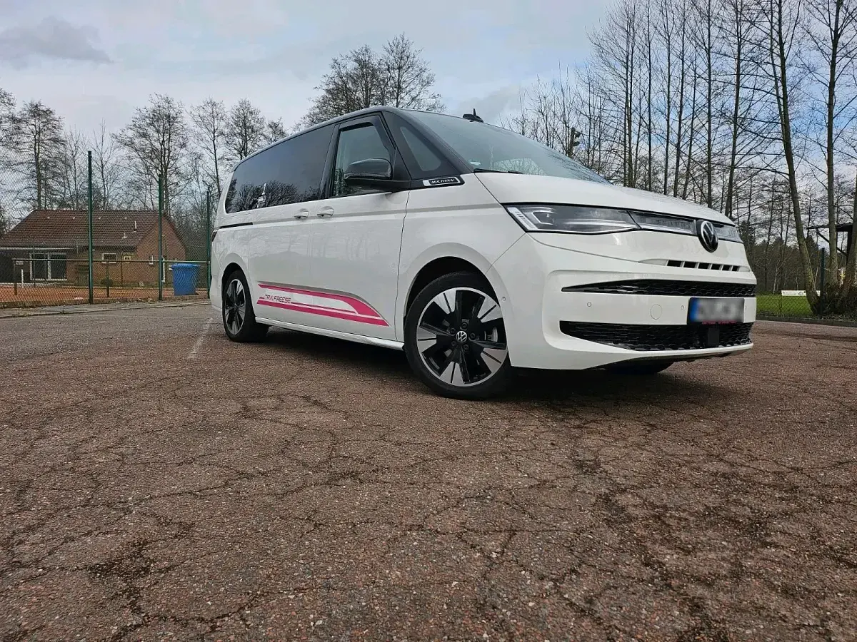 Gebraucht VW Multivan Edition 150 PS (110 kW) 2025 Weiß Van / Kleinbus