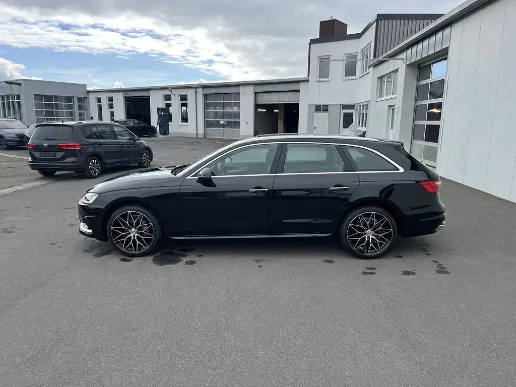 Gebraucht Audi A4 Advanced 204 PS (150 kW) 2022 Mythosschwarz Kombi