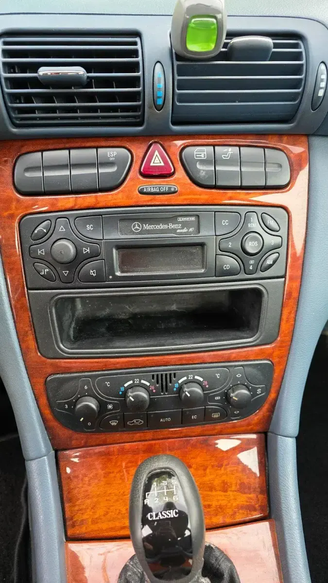 Gebraucht Mercedes C180 129 PS (94 kW) 2001 Blau Limousine
