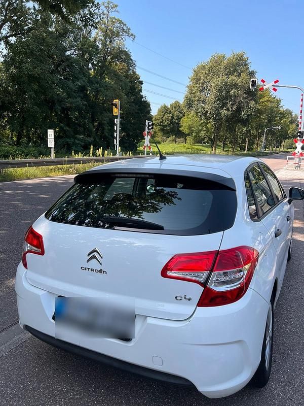 Weiß Gebraucht 2013 Citroën C4 Kleinwagen | 5.500 € (Fairer Preis) - Bild 1/4