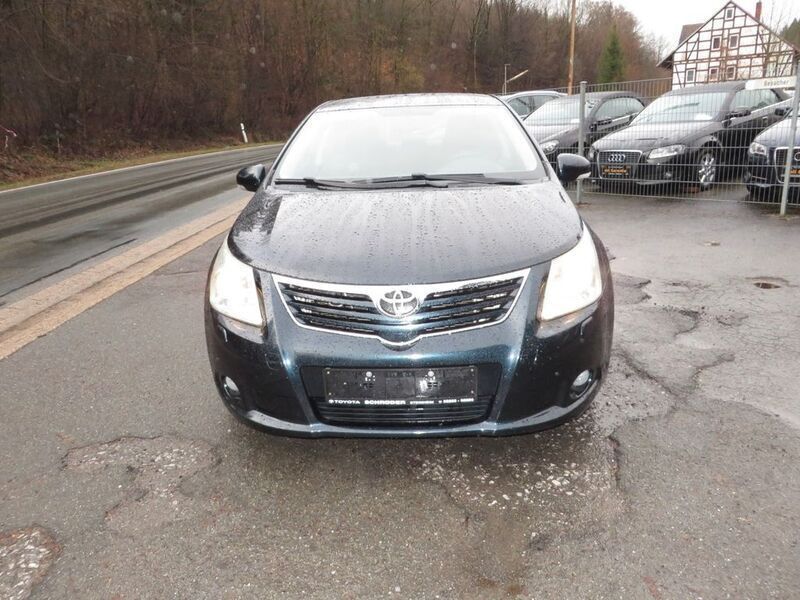 Gebraucht Toyota Avensis Basis 126 PS (92 kW) 2011 Limousine