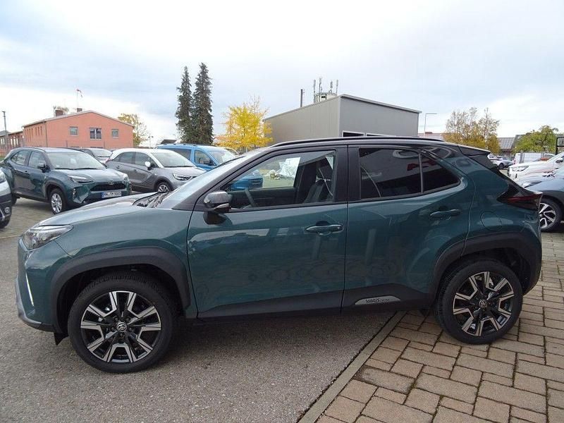 Neu Toyota Yaris Cross Executive 131 PS (96 kW) 2025 Dunkel grün metallic SUV