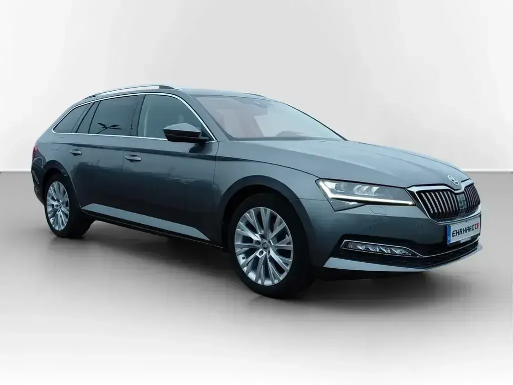 Gebraucht Skoda Superb Style 150 PS (110 kW) 2023 Grau Kombi