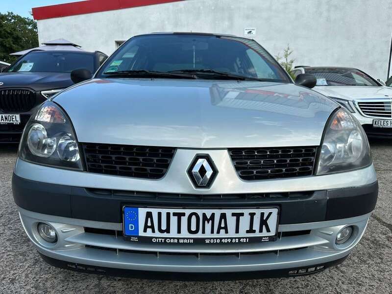 Silber Gebraucht 2002 Renault Clio II Authentique Limousine | 1.950 € (Fairer Preis) - Bild 1/4