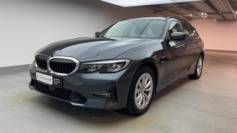 Gebraucht BMW 330e Advantage 292 PS (214 kW) 2021 Mineralgrau metallic Kombi
